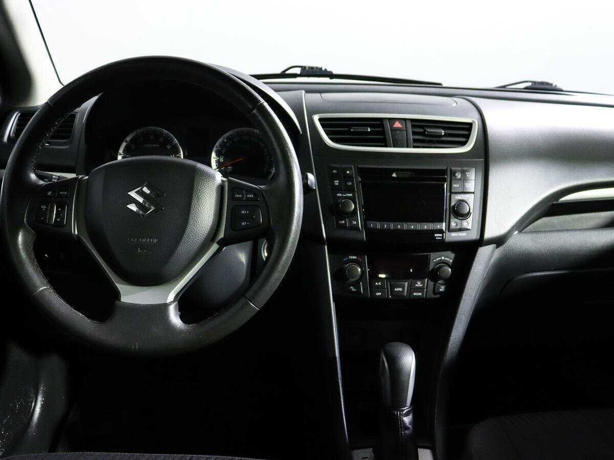 Suzuki Swift с пробегом — 2011 год. Фото: #11