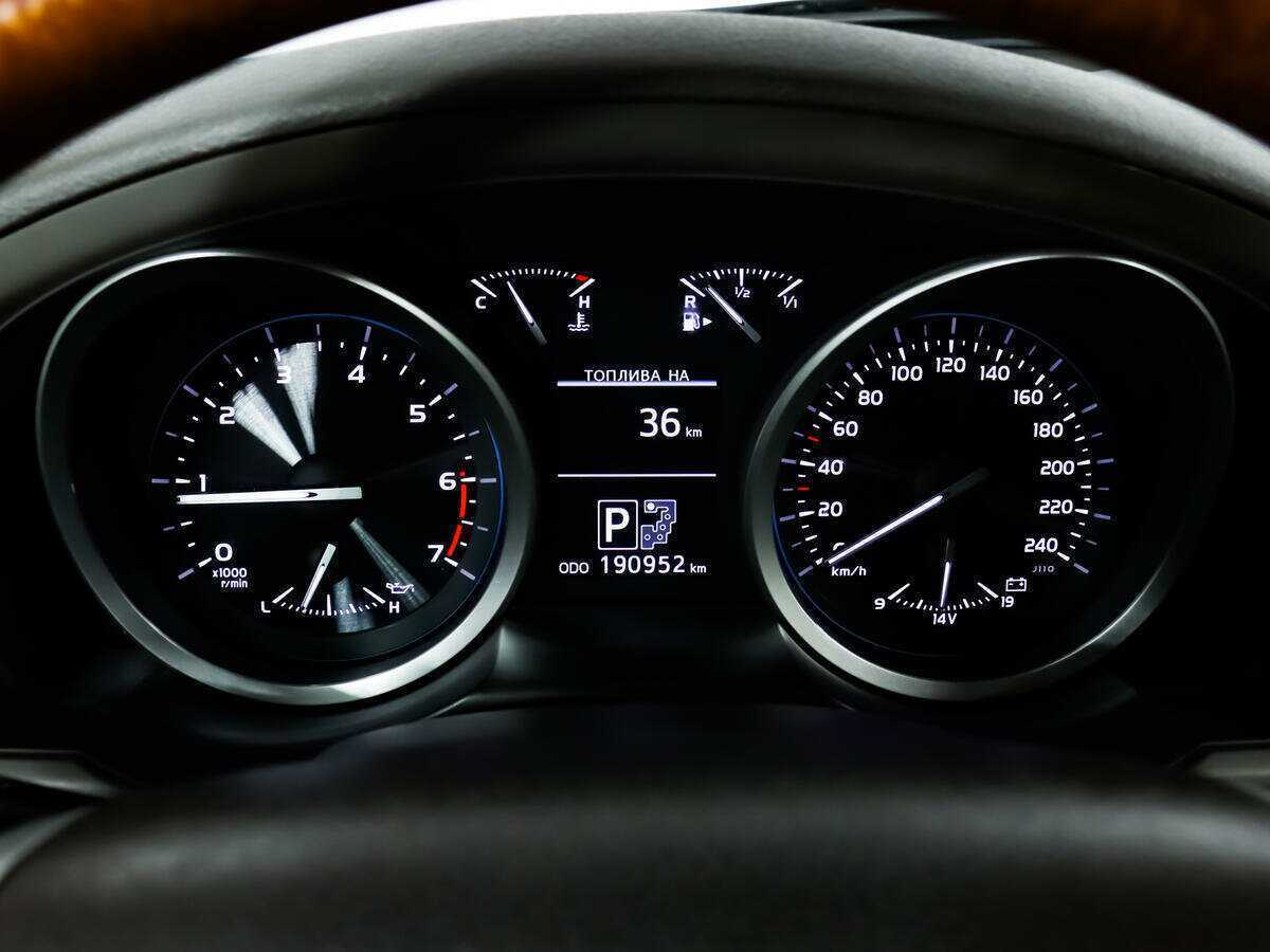 Toyota Land Cruiser с пробегом — 2012 год. Фото: #9