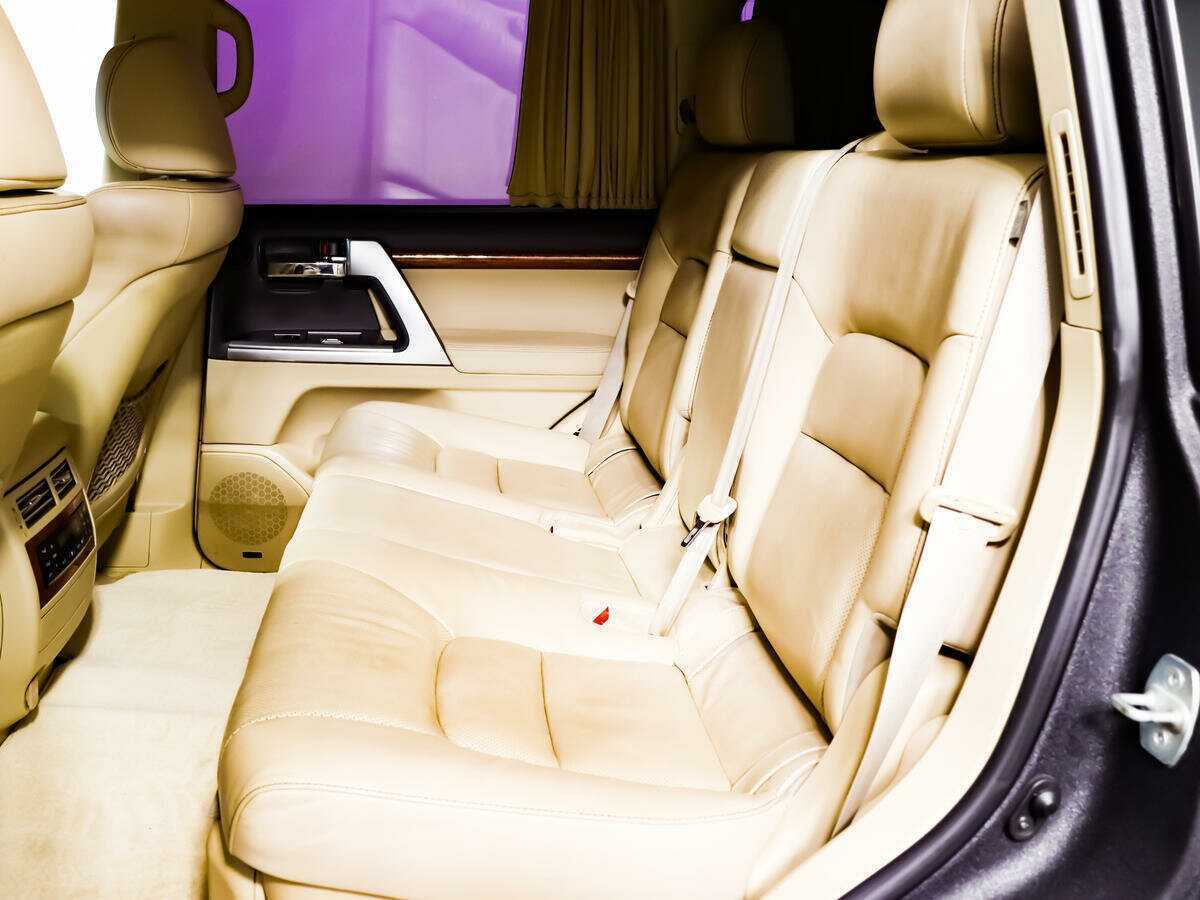 Toyota Land Cruiser с пробегом — 2012 год. Фото: #11