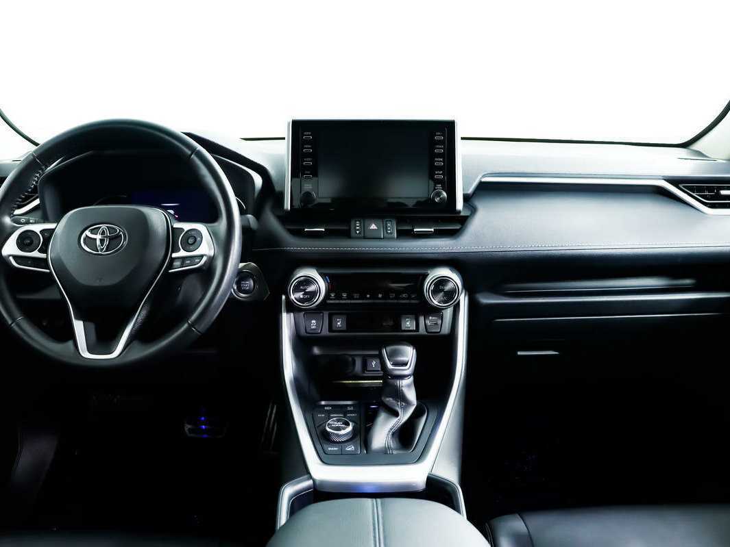 Toyota RAV4 с пробегом — 2021 год. Фото: #10