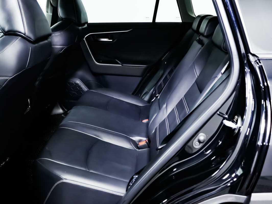 Toyota RAV4 с пробегом — 2021 год. Фото: #11