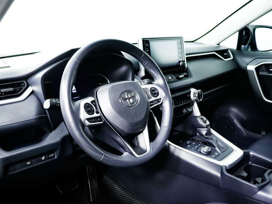Toyota RAV4 с пробегом — 2021 год. Фото: #12