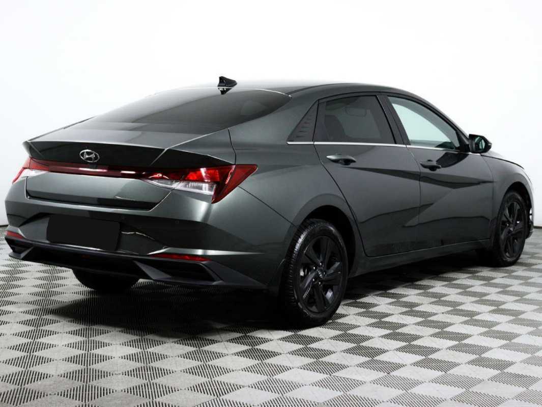 Hyundai Elantra с пробегом — 2021 год. Фото: #4