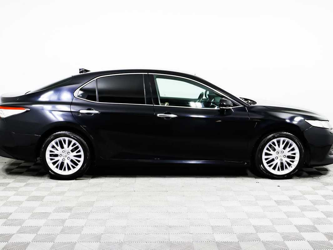 Toyota Camry с пробегом — 2018 год. Фото: #3