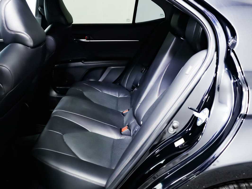 Toyota Camry с пробегом — 2018 год. Фото: #11