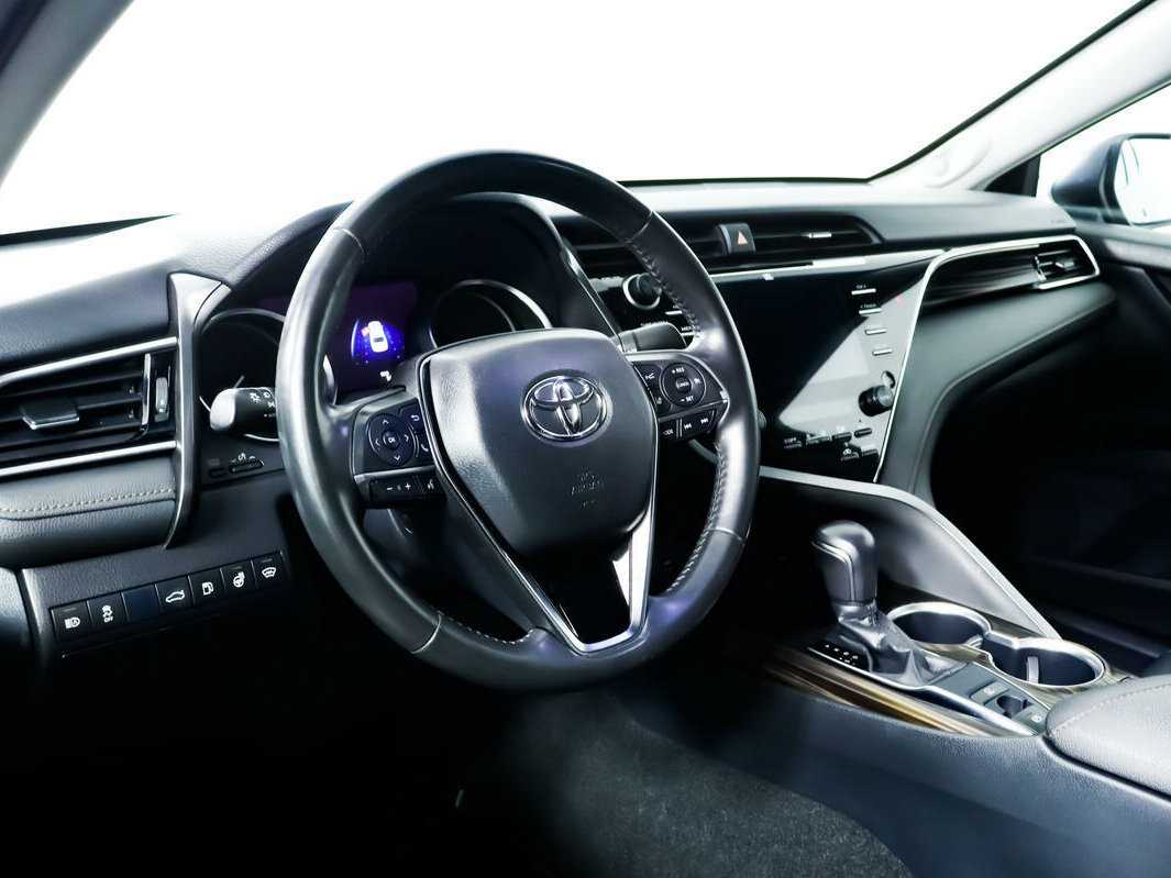 Toyota Camry с пробегом — 2018 год. Фото: #12
