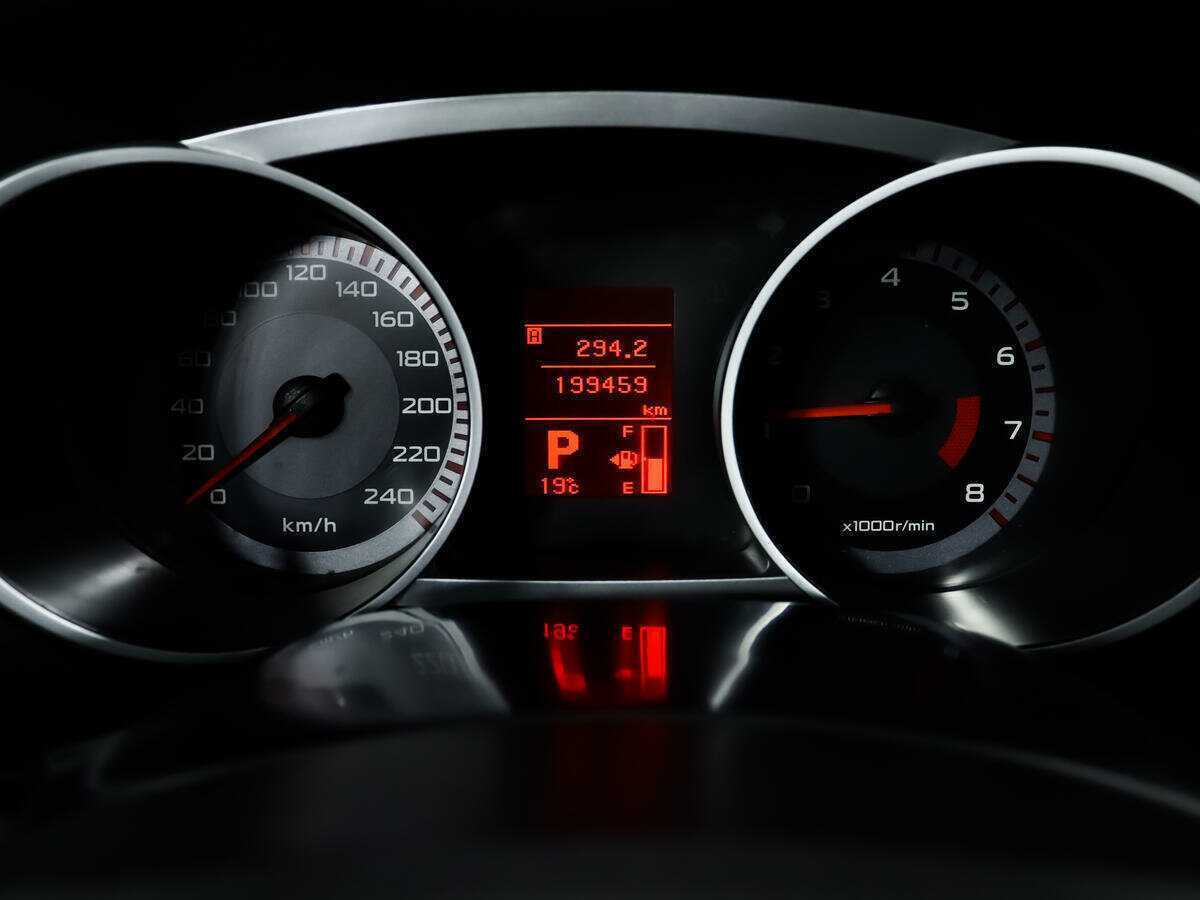 Mitsubishi Outlander с пробегом — 2008 год. Фото: #9