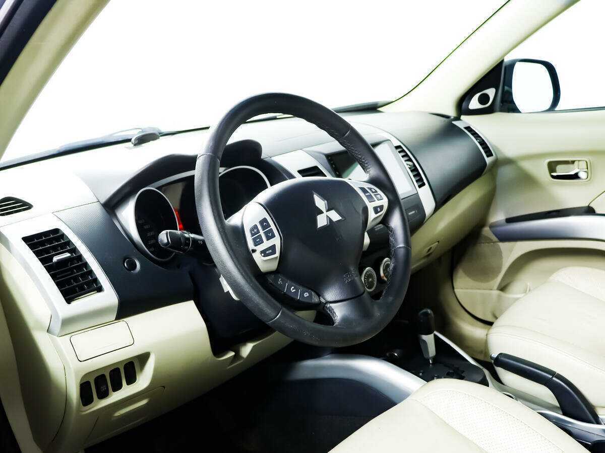 Mitsubishi Outlander с пробегом — 2008 год. Фото: #12