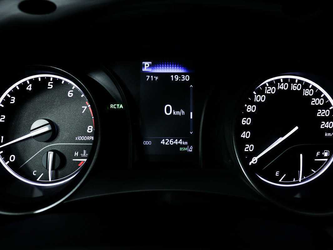 Toyota Camry с пробегом — 2021 год. Фото: #9