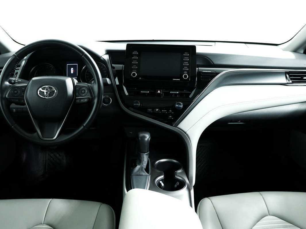 Toyota Camry с пробегом — 2021 год. Фото: #10