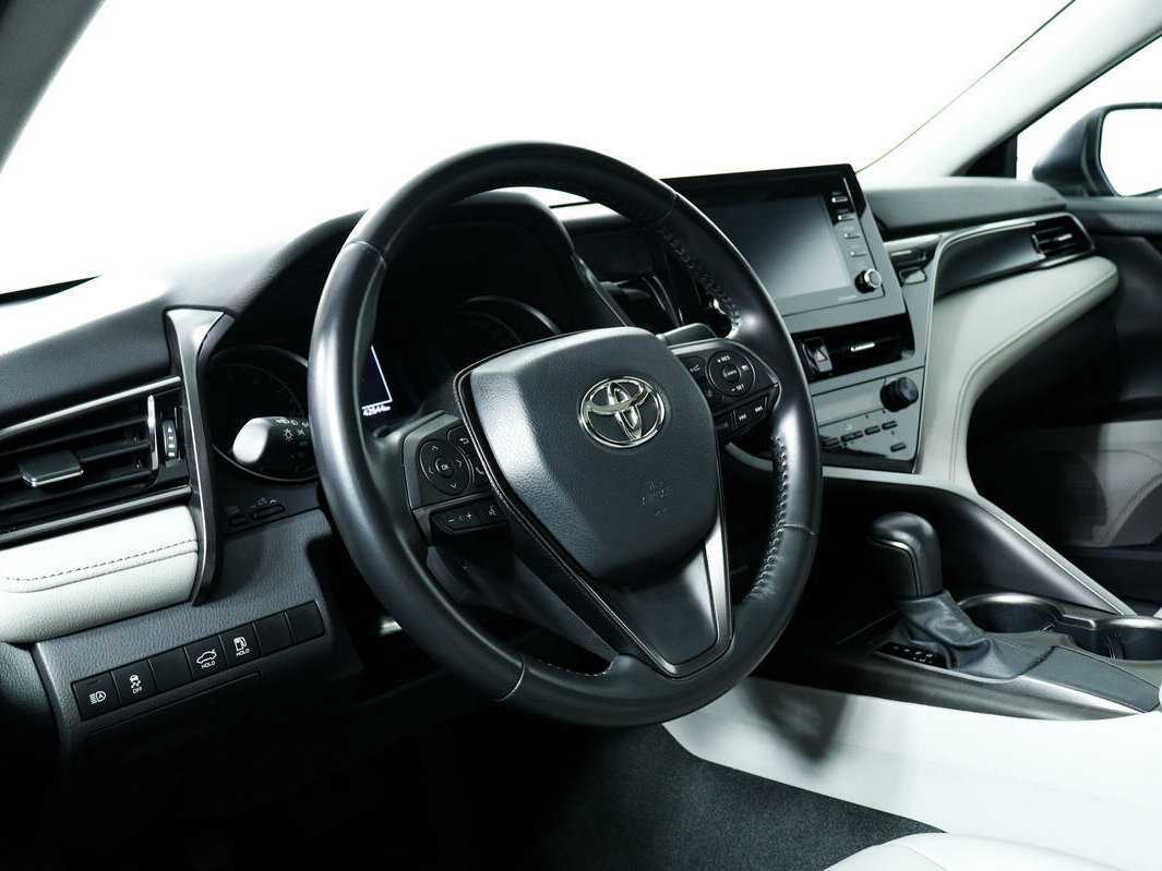 Toyota Camry с пробегом — 2021 год. Фото: #12