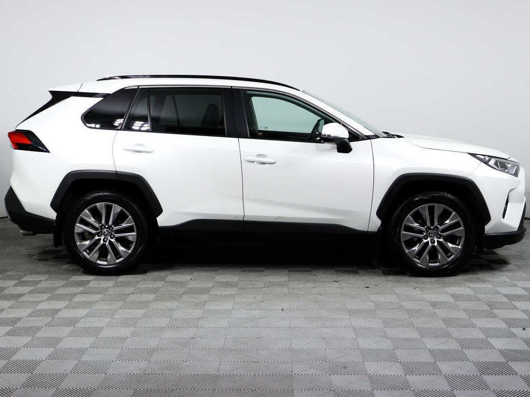 Toyota RAV4 с пробегом — 2021 год. Фото: #3