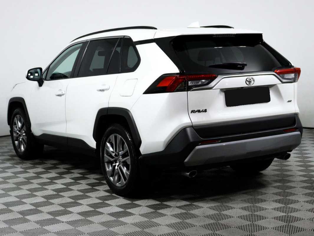 Toyota RAV4 с пробегом — 2021 год. Фото: #6
