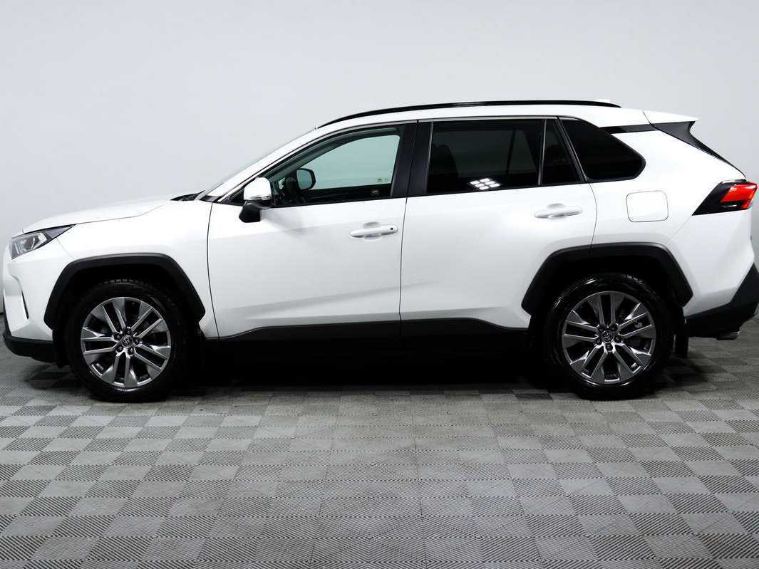 Toyota RAV4 с пробегом — 2021 год. Фото: #7