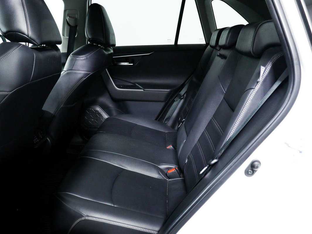 Toyota RAV4 с пробегом — 2021 год. Фото: #11