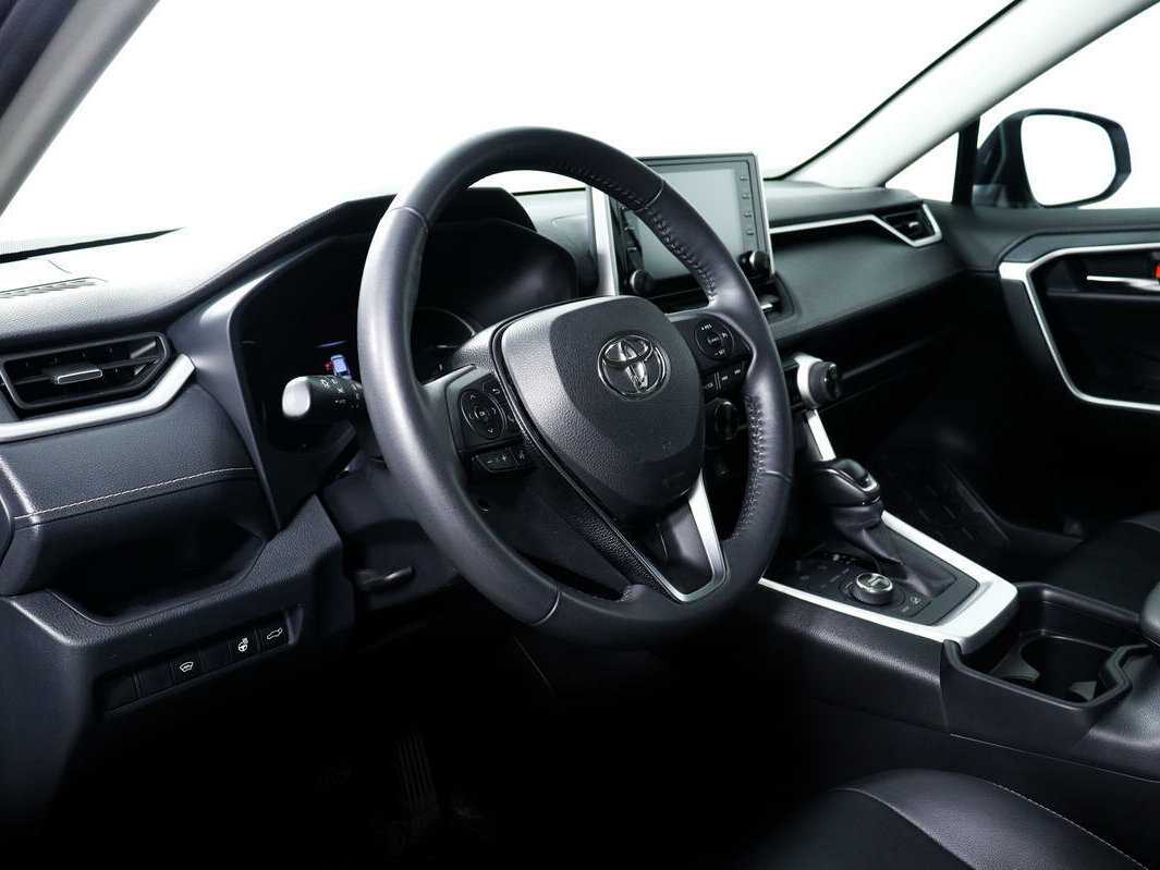 Toyota RAV4 с пробегом — 2021 год. Фото: #12