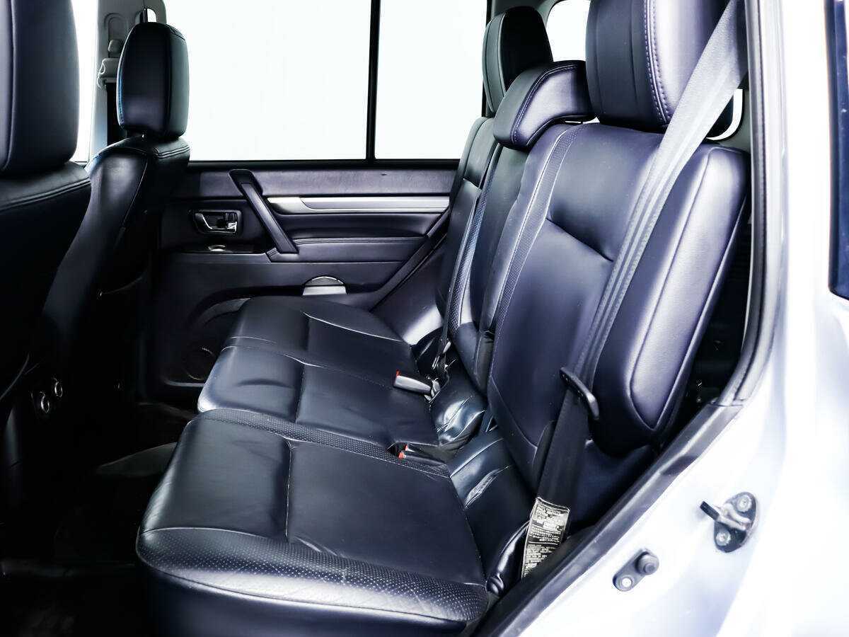 Mitsubishi Pajero с пробегом — 2011 год. Фото: #8