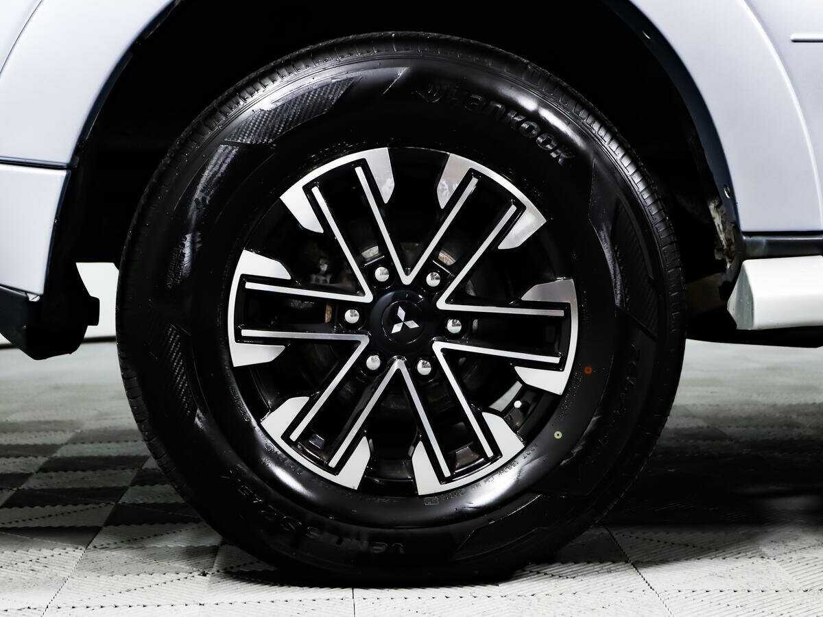 Mitsubishi Pajero с пробегом — 2011 год. Фото: #10