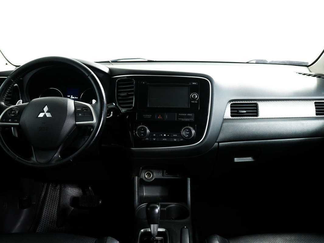 Mitsubishi Outlander с пробегом — 2013 год. Фото: #10