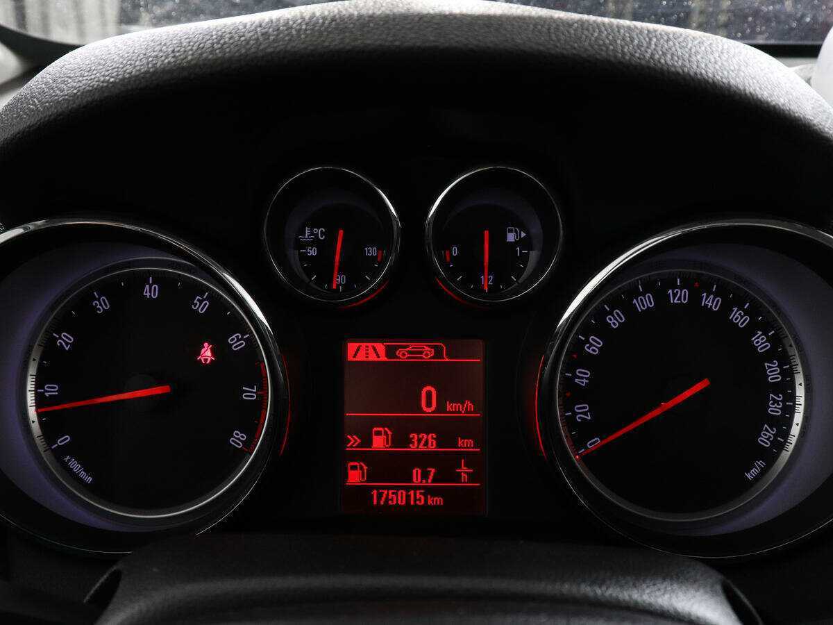 Opel Mokka с пробегом — 2014 год. Фото: #6