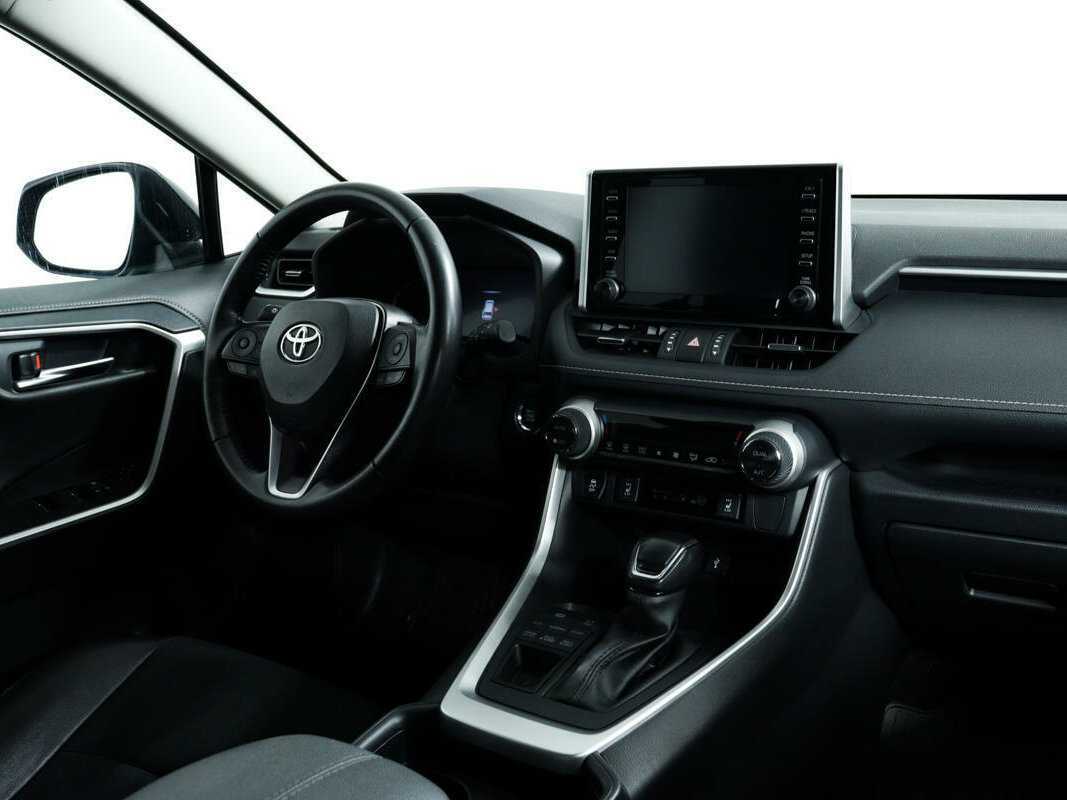 Toyota RAV4 с пробегом — 2020 год. Фото: #8