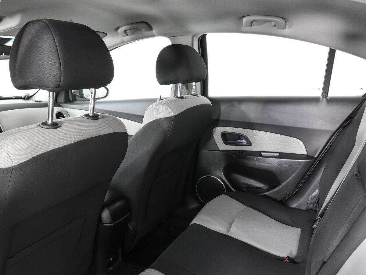 Chevrolet Cruze с пробегом — 2011 год. Фото: #11