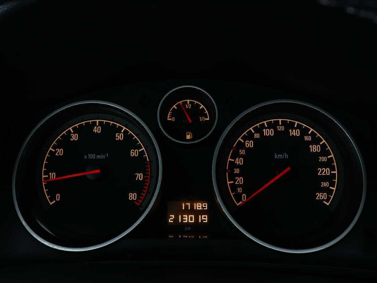 Opel Astra с пробегом — 2010 год. Фото: #6