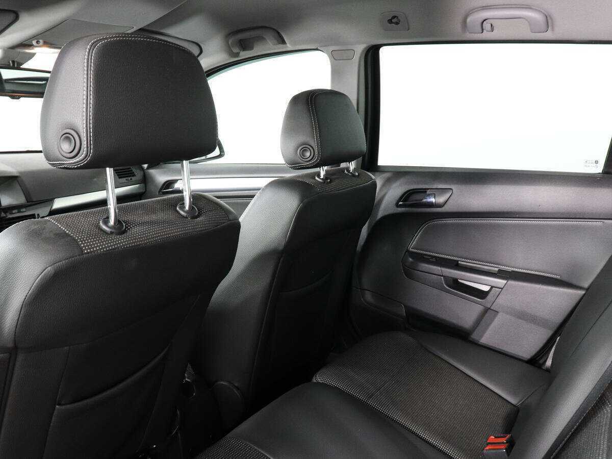 Opel Astra с пробегом — 2010 год. Фото: #7