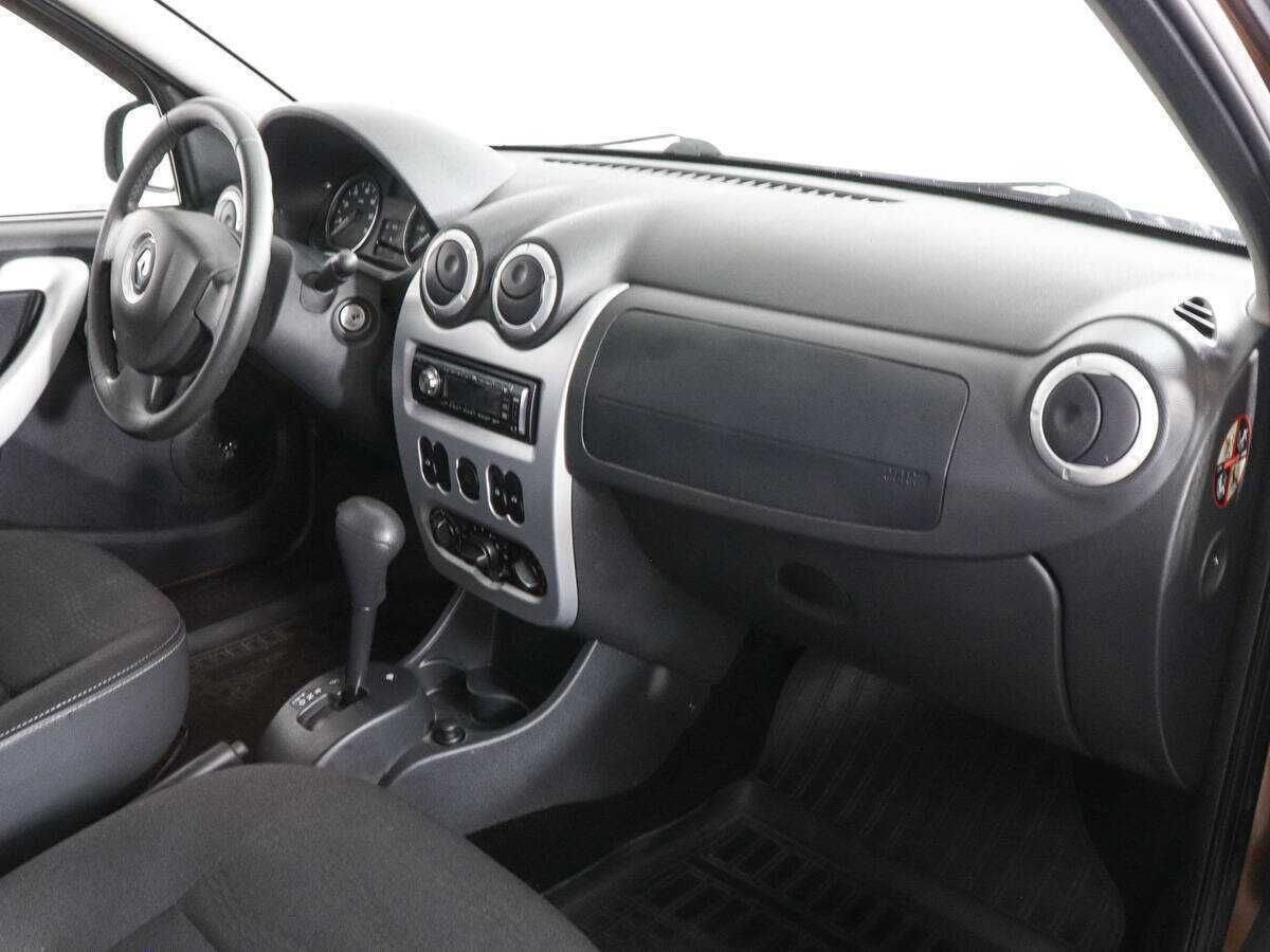 Renault Sandero с пробегом — 2013 год. Фото: #5