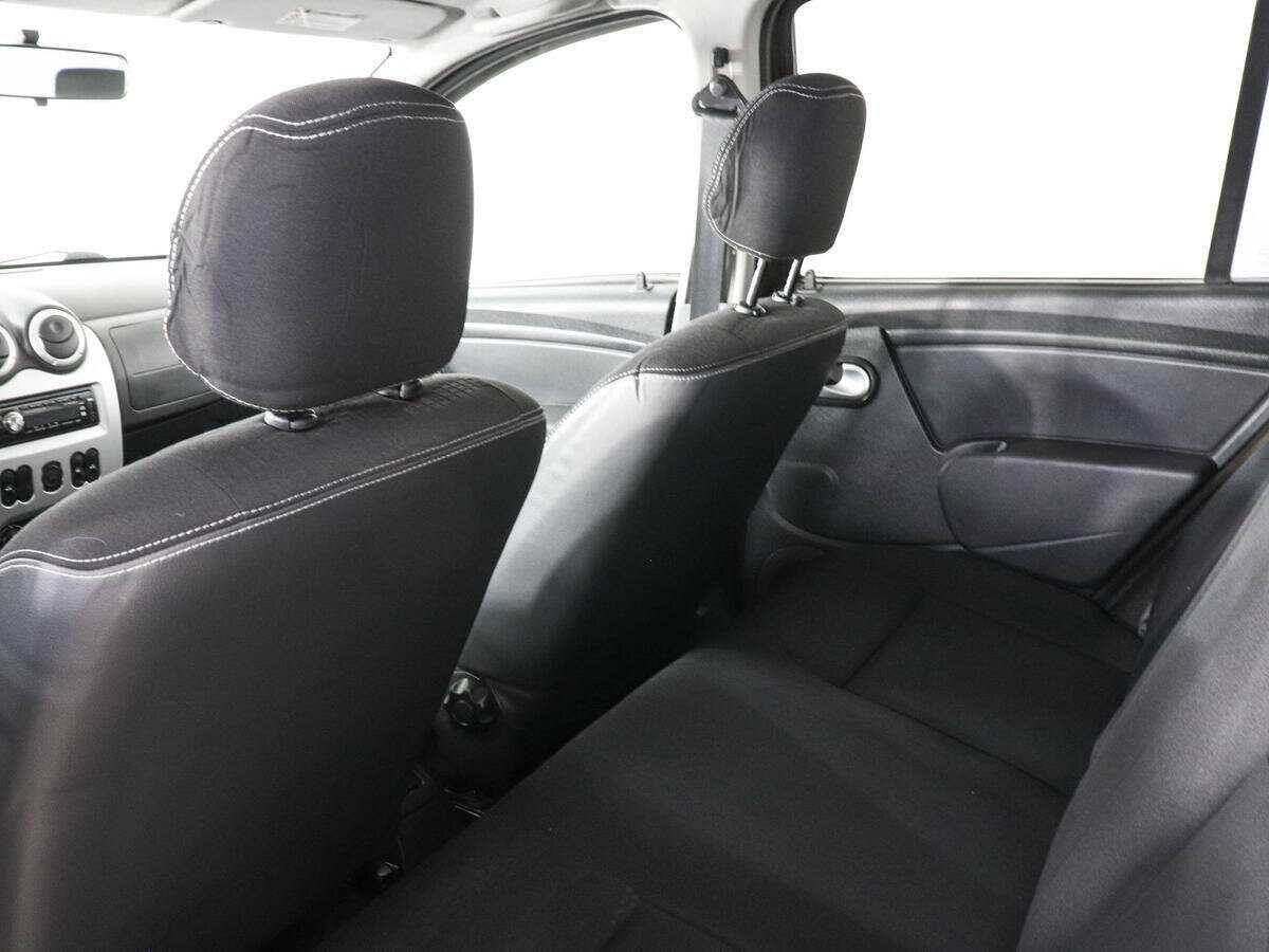 Renault Sandero с пробегом — 2013 год. Фото: #7