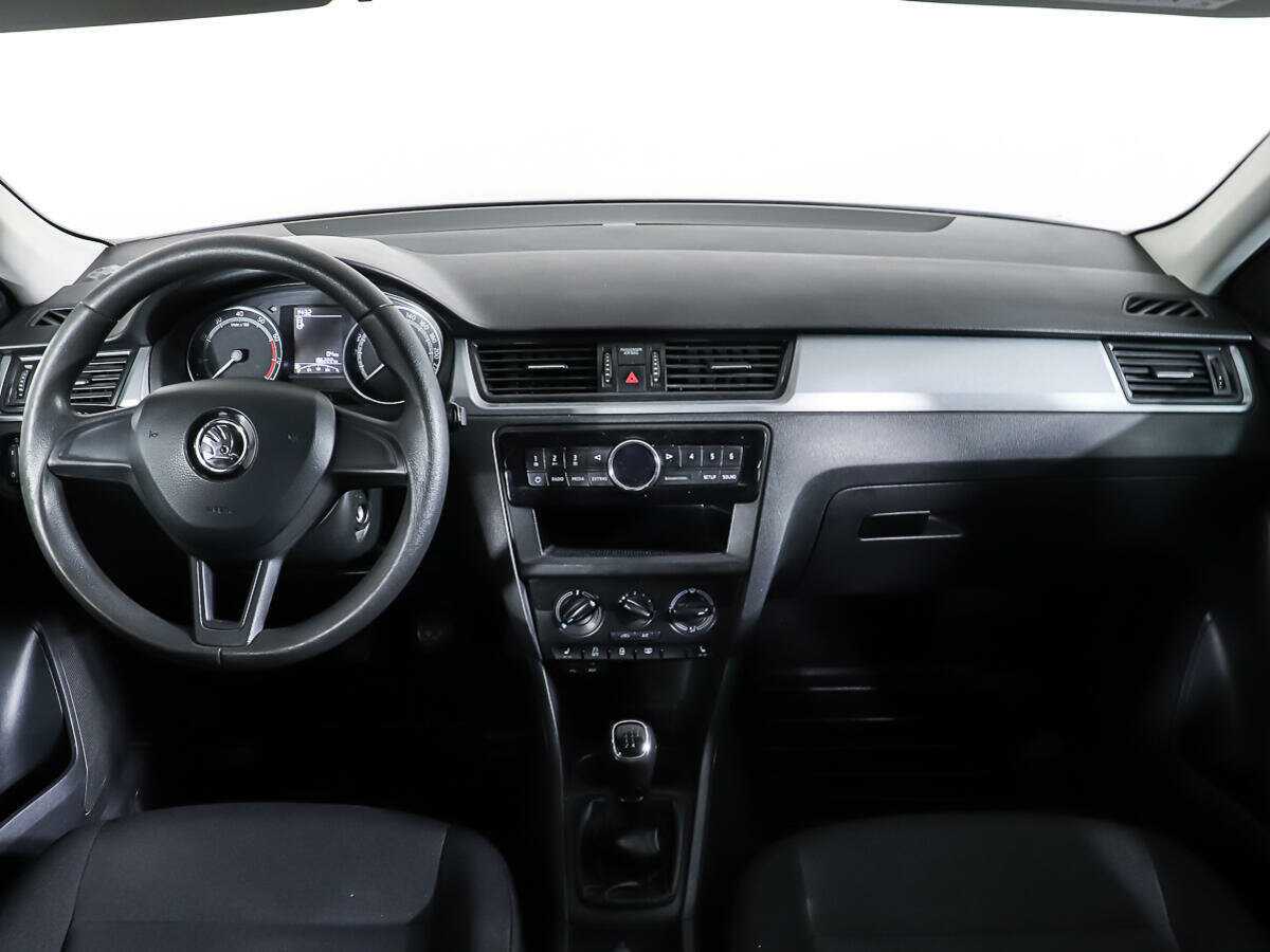 Skoda Rapid с пробегом — 2017 год. Фото: #10