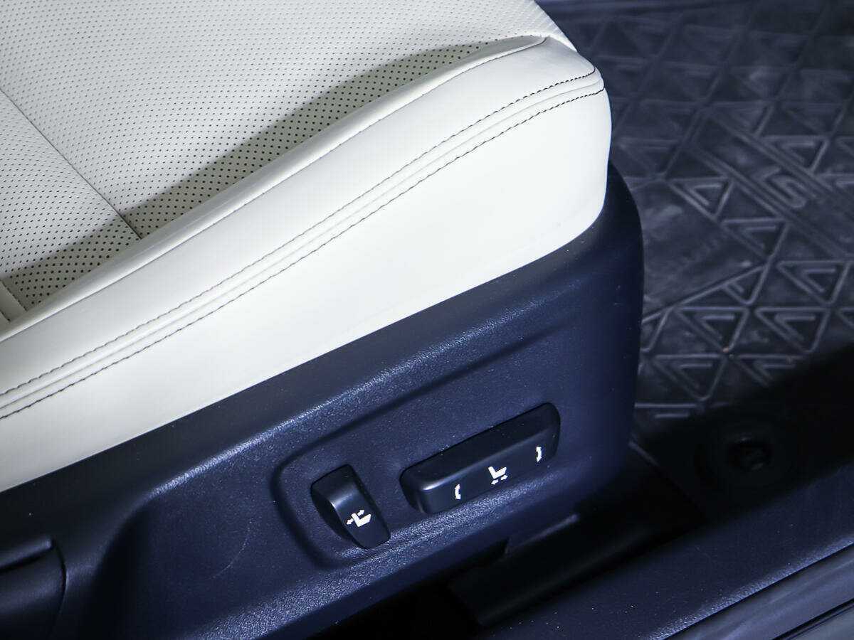 Lexus IS с пробегом — 2013 год. Фото: #15