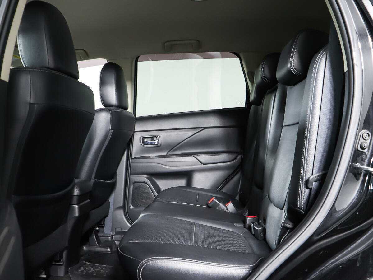 Mitsubishi Outlander с пробегом — 2015 год. Фото: #9