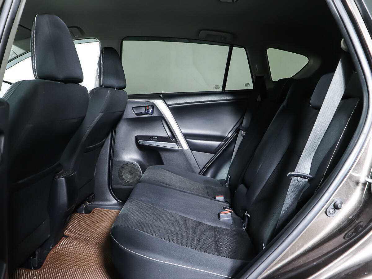 Toyota RAV4 с пробегом — 2019 год. Фото: #11