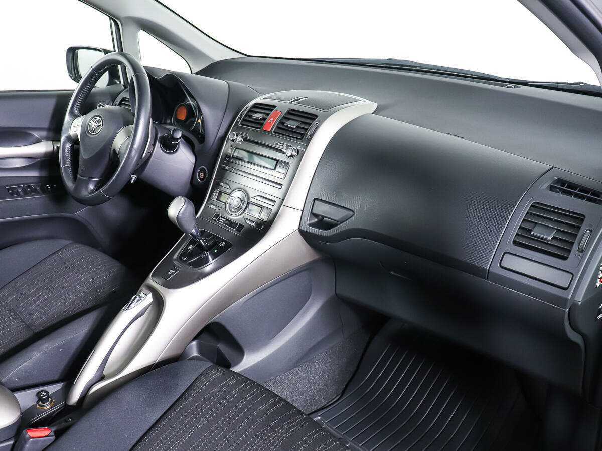 Toyota Auris с пробегом — 2007 год. Фото: #8