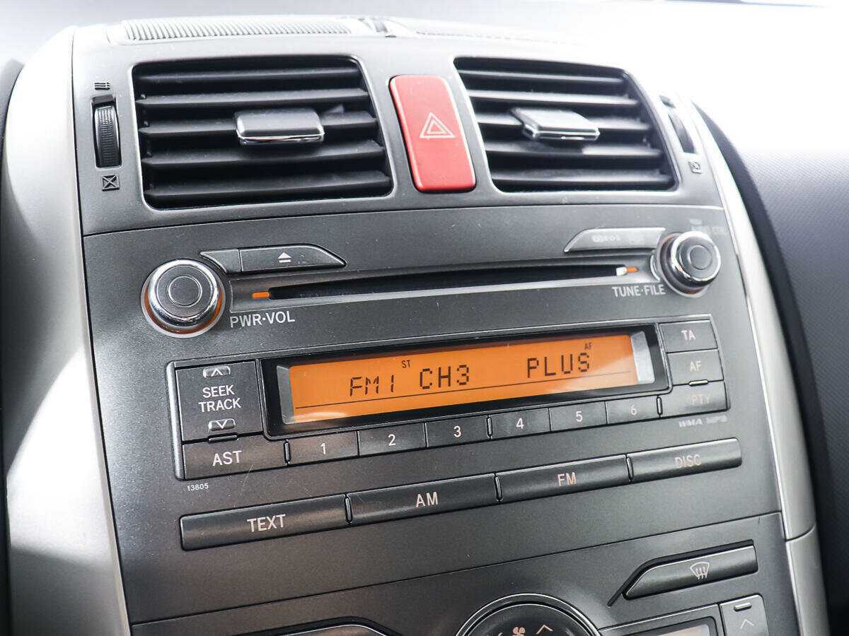 Toyota Auris с пробегом — 2007 год. Фото: #15