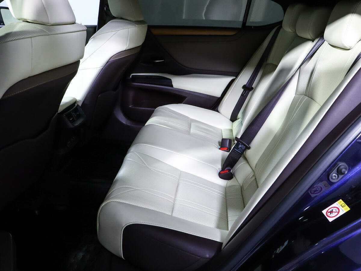 Lexus ES с пробегом — 2018 год. Фото: #9