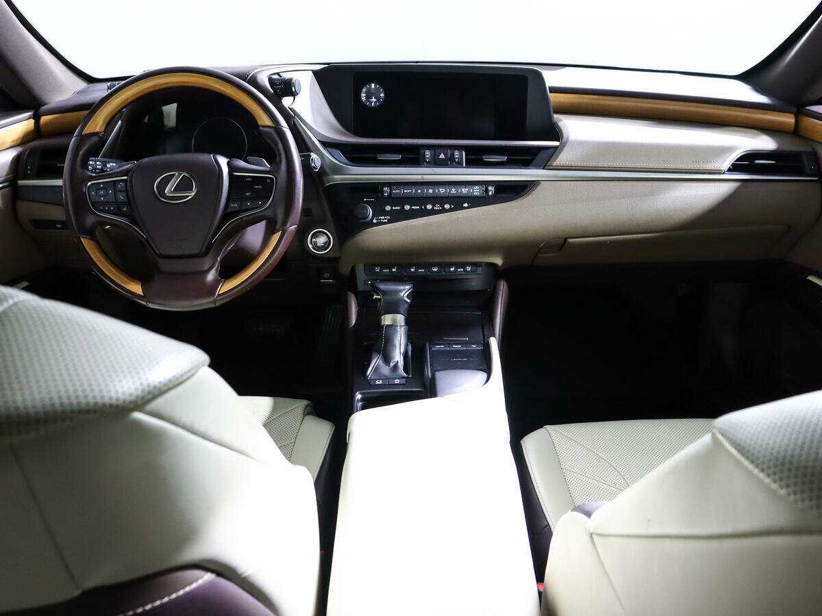 Lexus ES с пробегом — 2018 год. Фото: #11