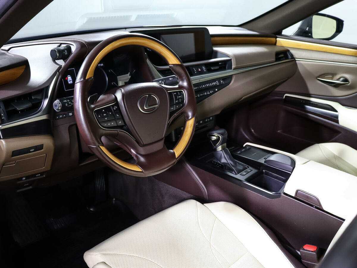 Lexus ES с пробегом — 2018 год. Фото: #13
