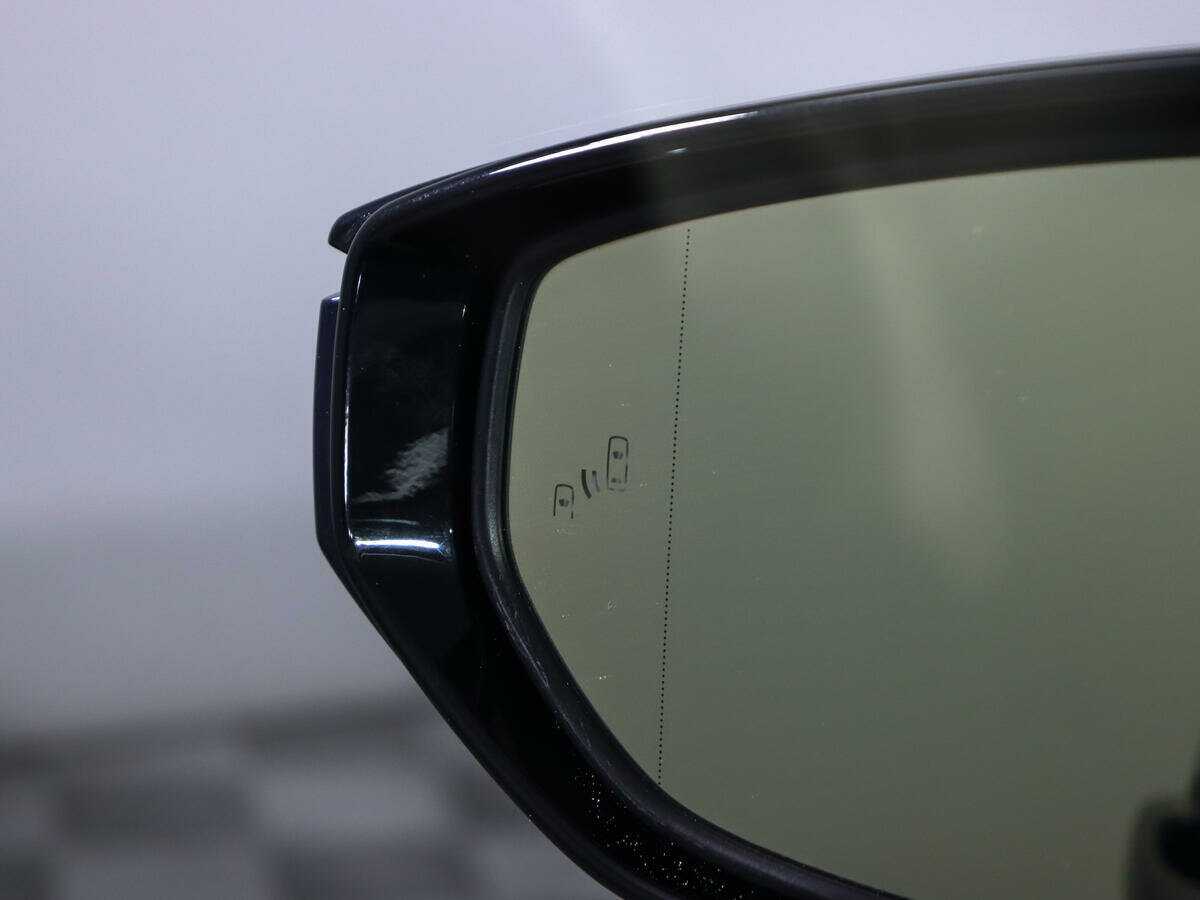 Lexus ES с пробегом — 2018 год. Фото: #18