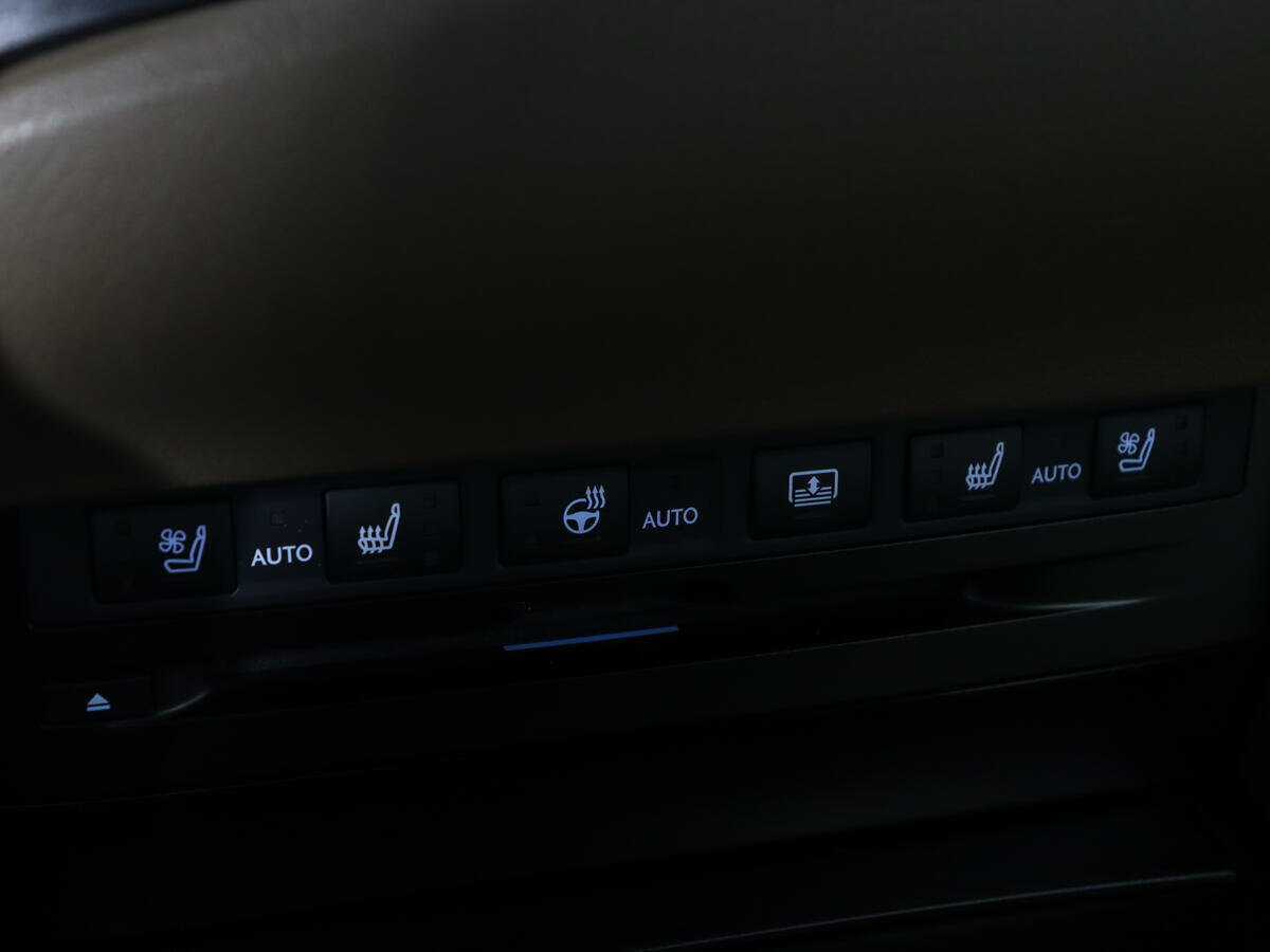 Lexus ES с пробегом — 2018 год. Фото: #25