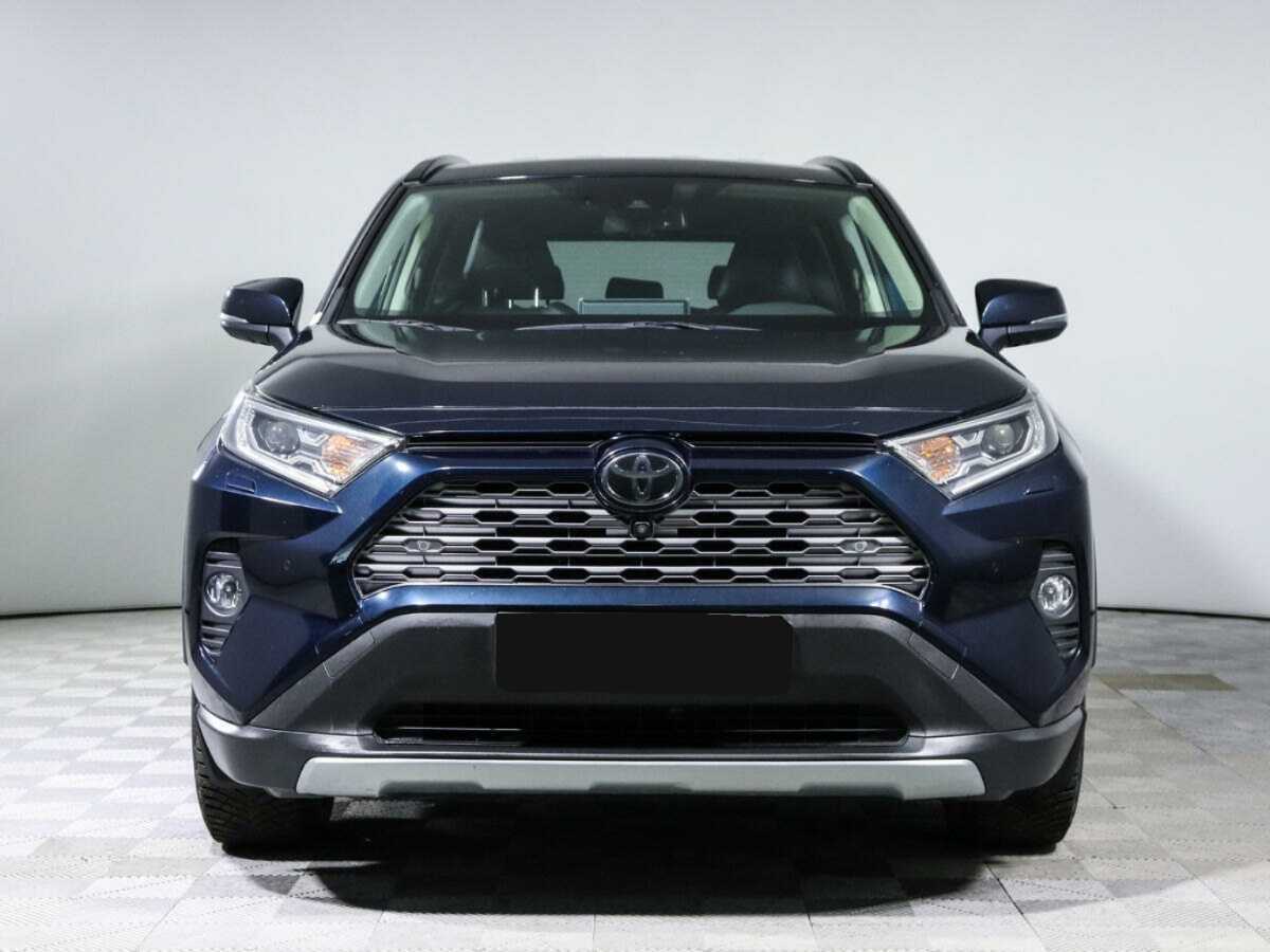 Toyota RAV4 с пробегом — 2020 год. Фото: #1