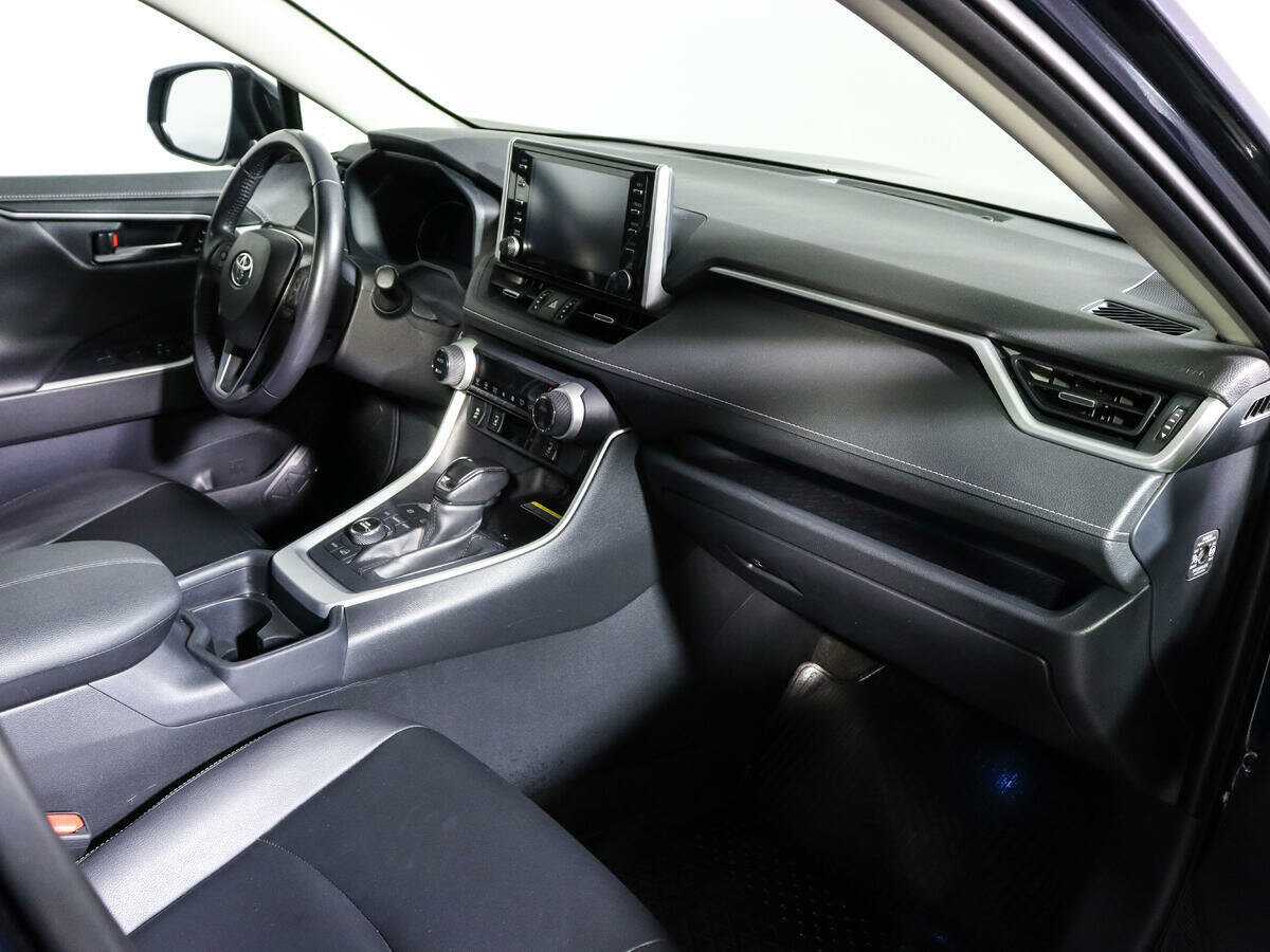 Toyota RAV4 с пробегом — 2020 год. Фото: #8