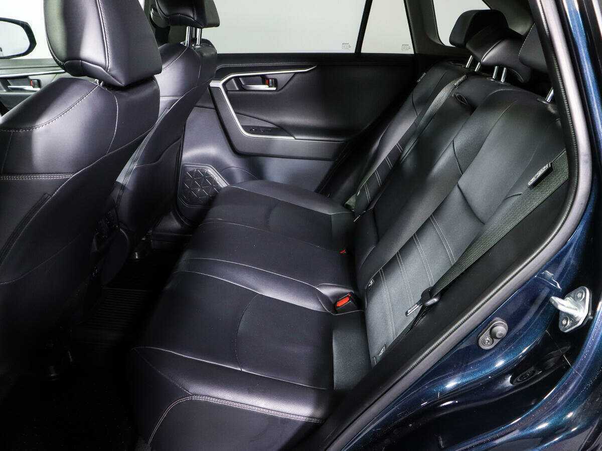Toyota RAV4 с пробегом — 2020 год. Фото: #9