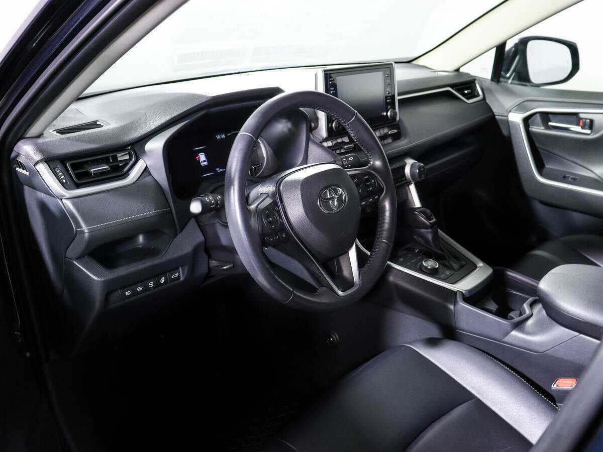 Toyota RAV4 с пробегом — 2020 год. Фото: #13