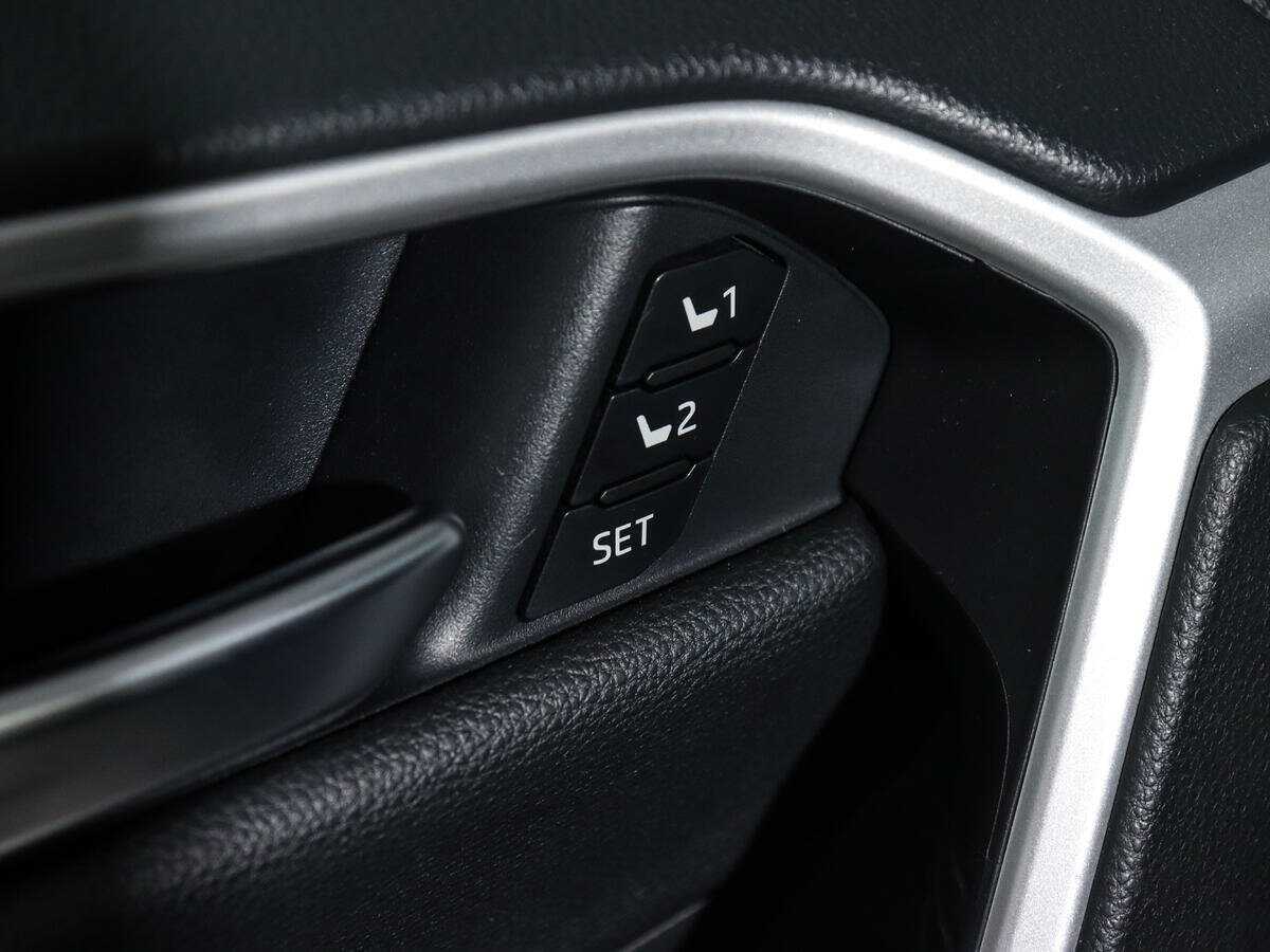 Toyota RAV4 с пробегом — 2020 год. Фото: #19