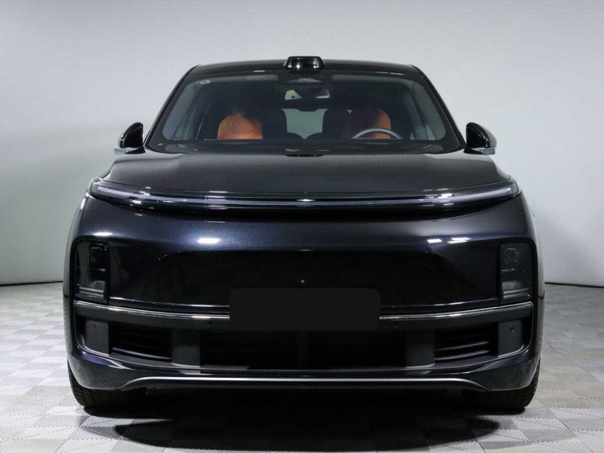 LiXiang L9 с пробегом — 2023 год. Фото: #1