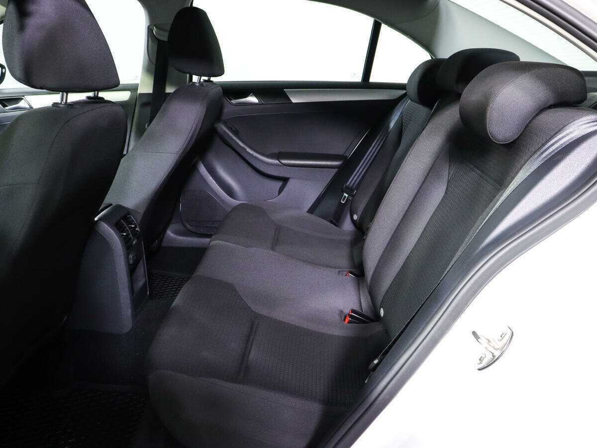 Volkswagen Jetta с пробегом — 2017 год. Фото: #7