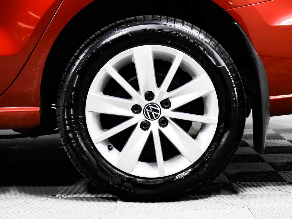 Volkswagen Polo с пробегом — 2015 год. Фото: #13