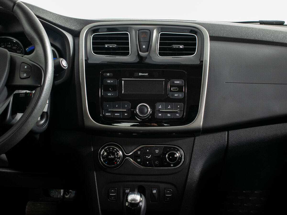 Renault Sandero с пробегом — 2017 год. Фото: #10